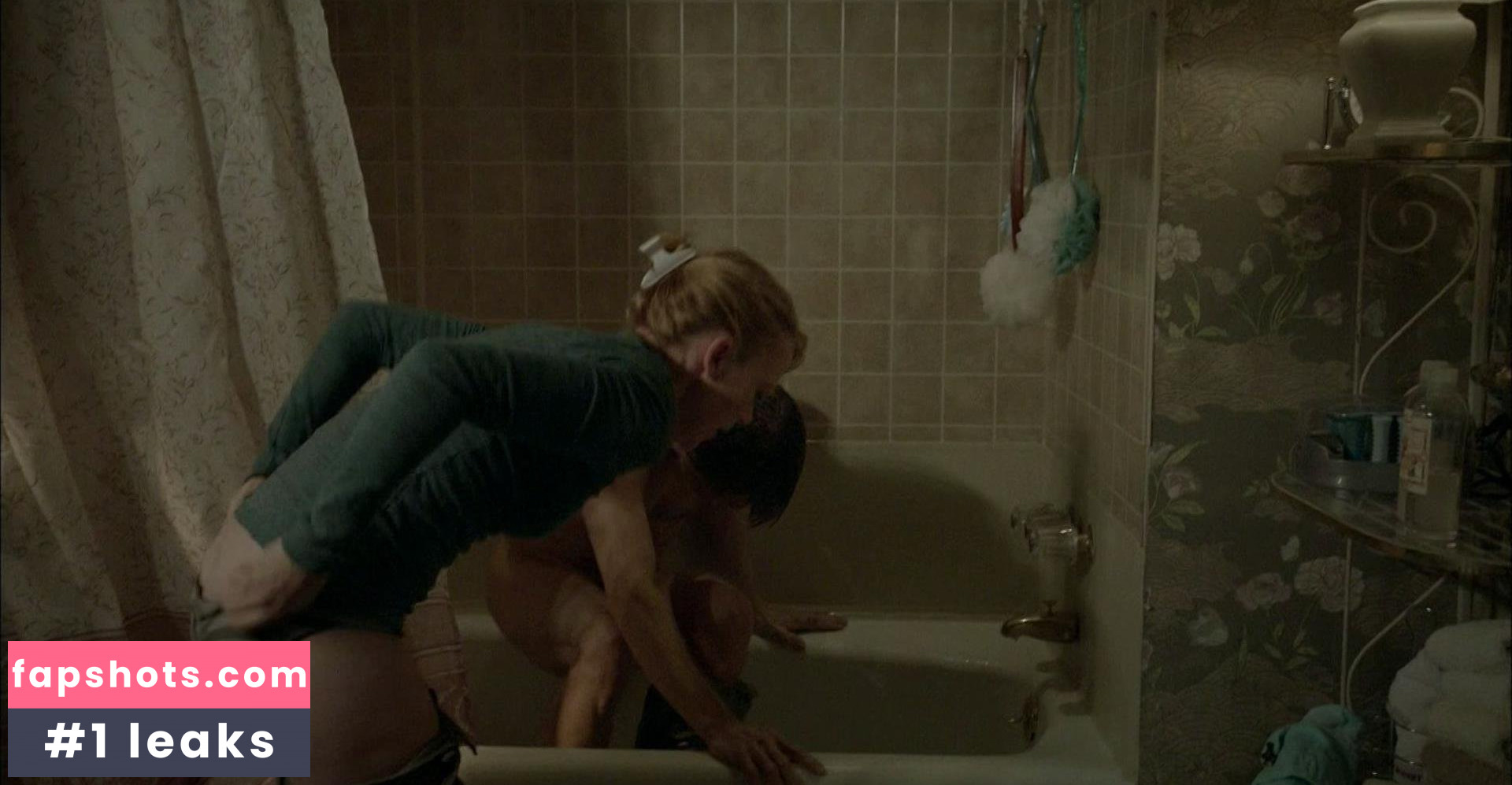 Emily Bergl gallery photo #11