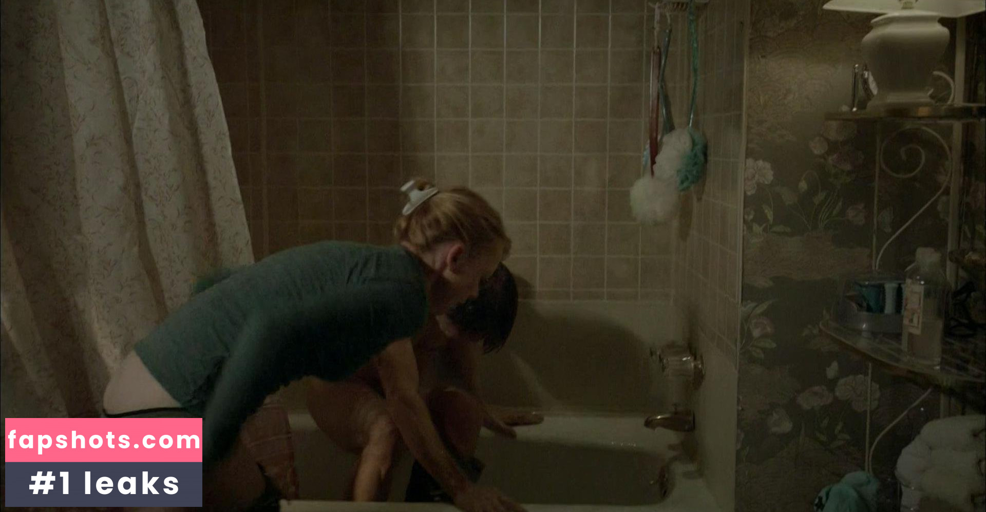 Emily Bergl gallery photo #12