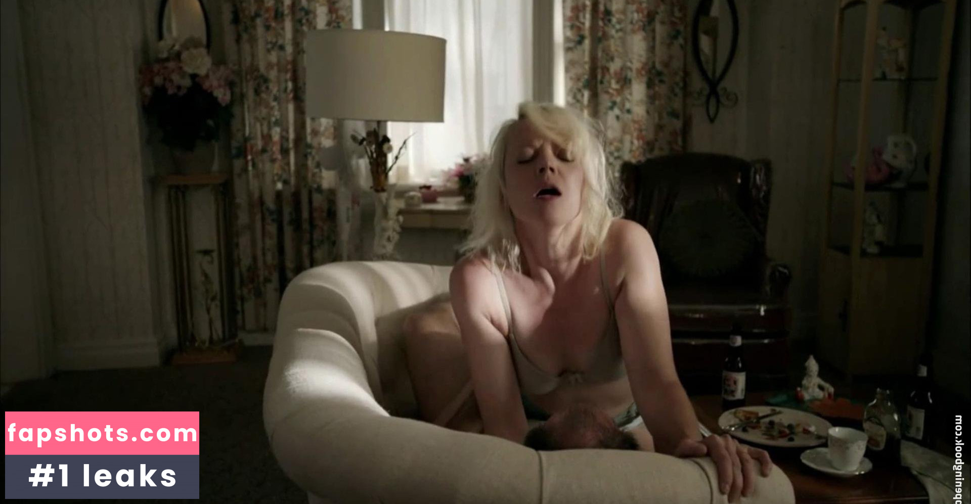 Emily Bergl gallery photo #17