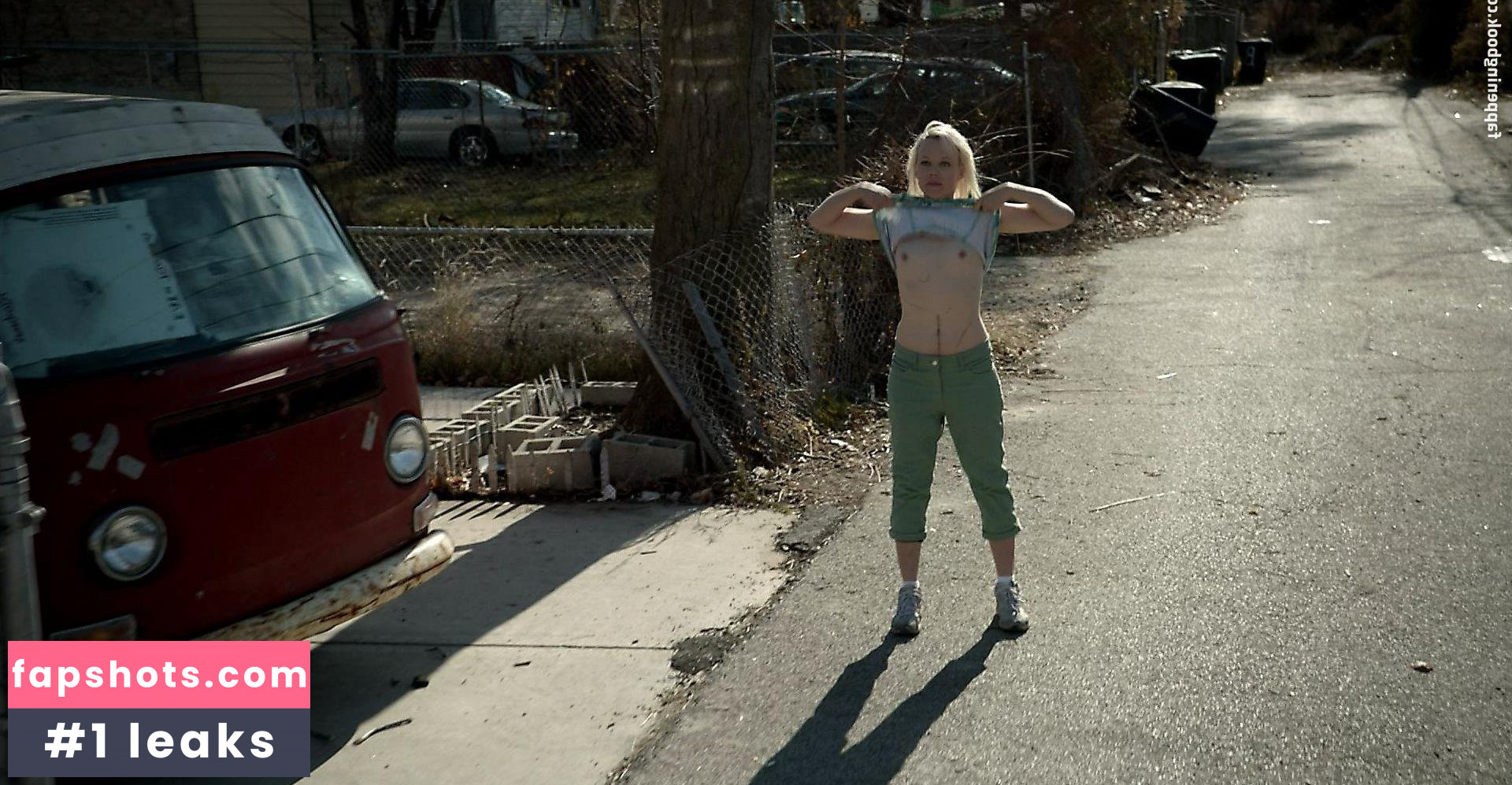 Emily Bergl gallery photo #19