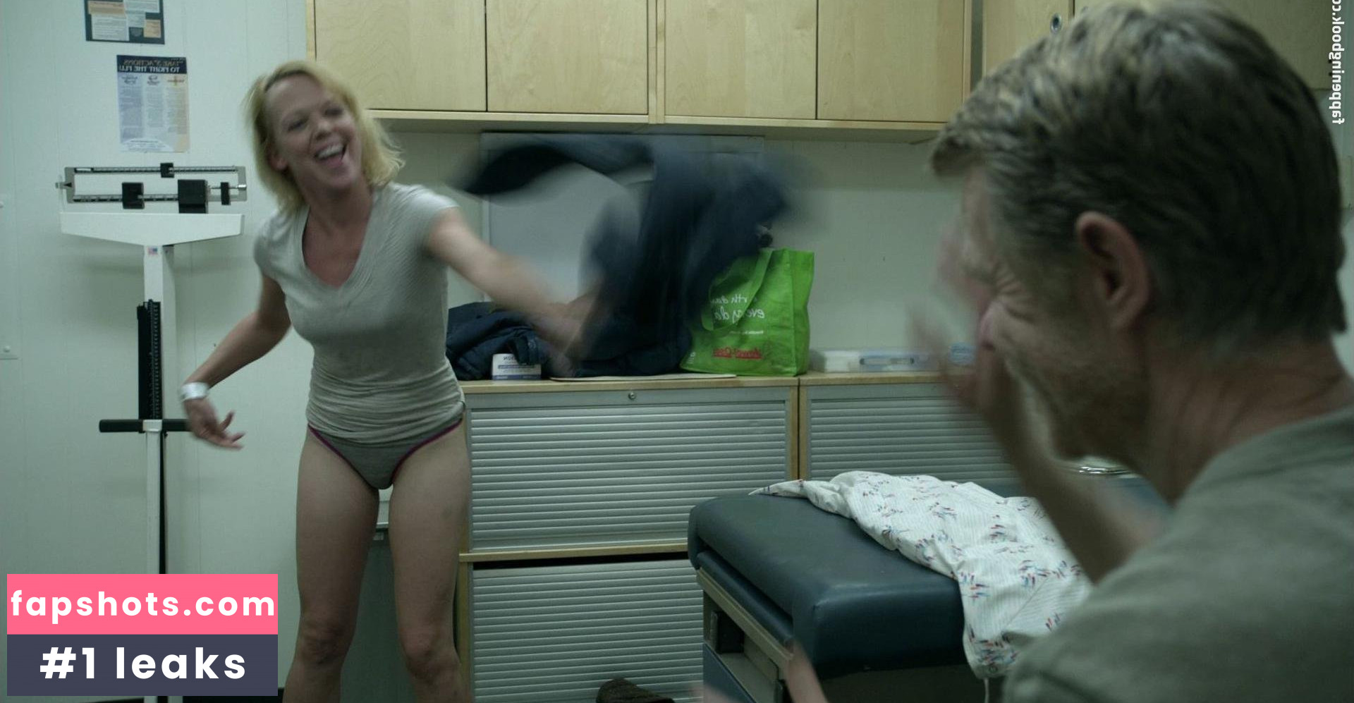 Emily Bergl gallery photo #21