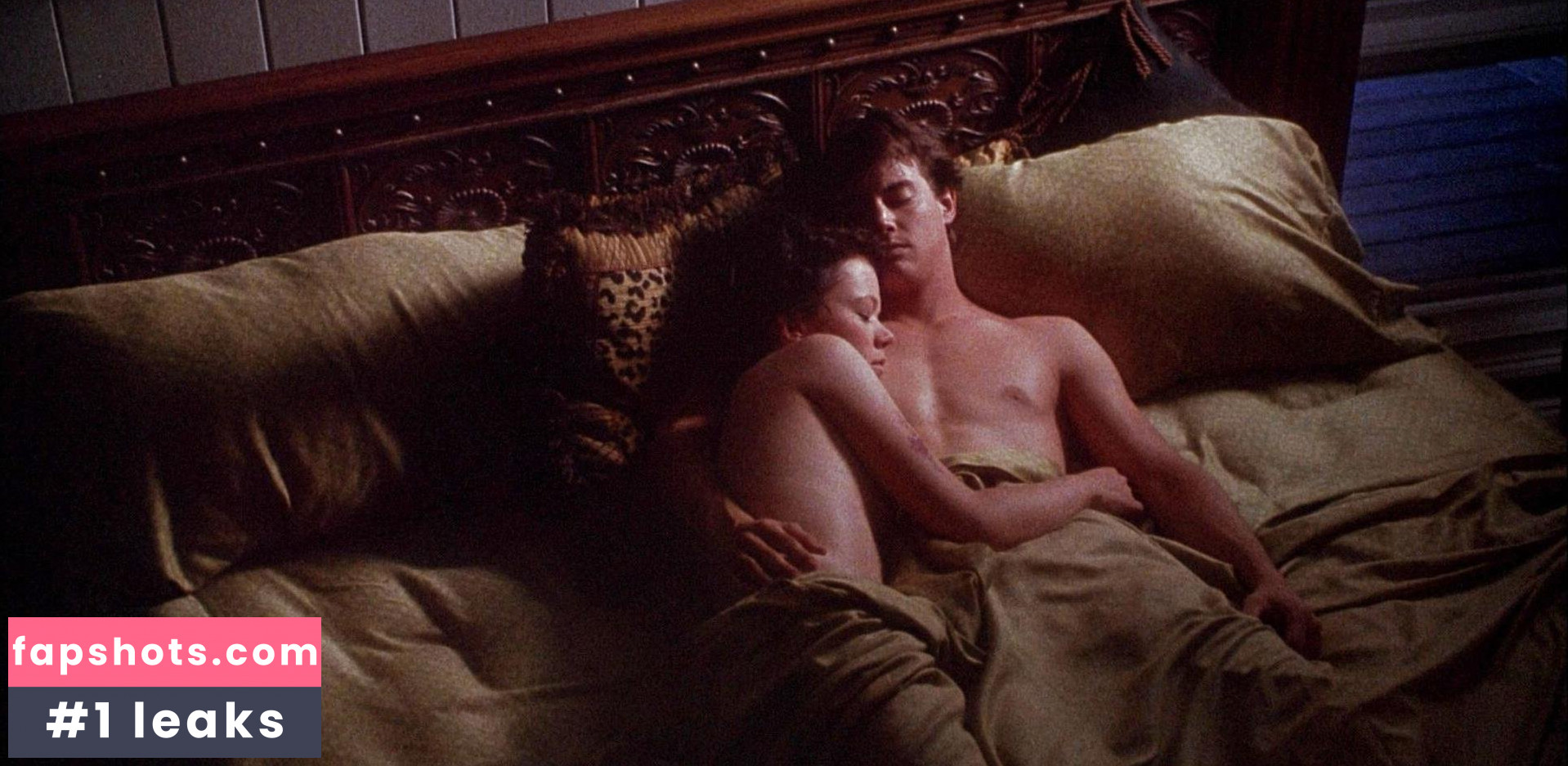 Emily Bergl gallery photo #5