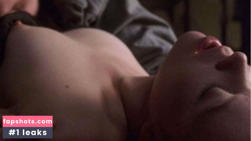 Emily Bergl gallery photo #43