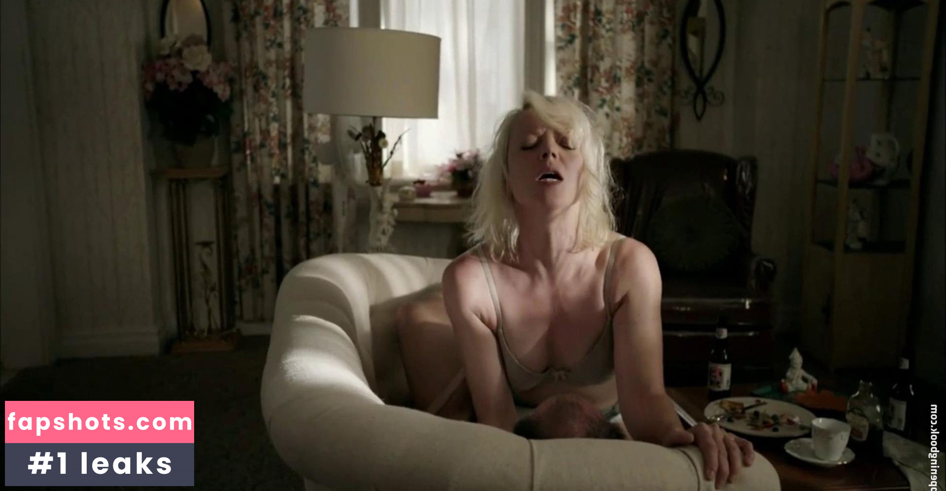 Emily Bergl gallery photo #9