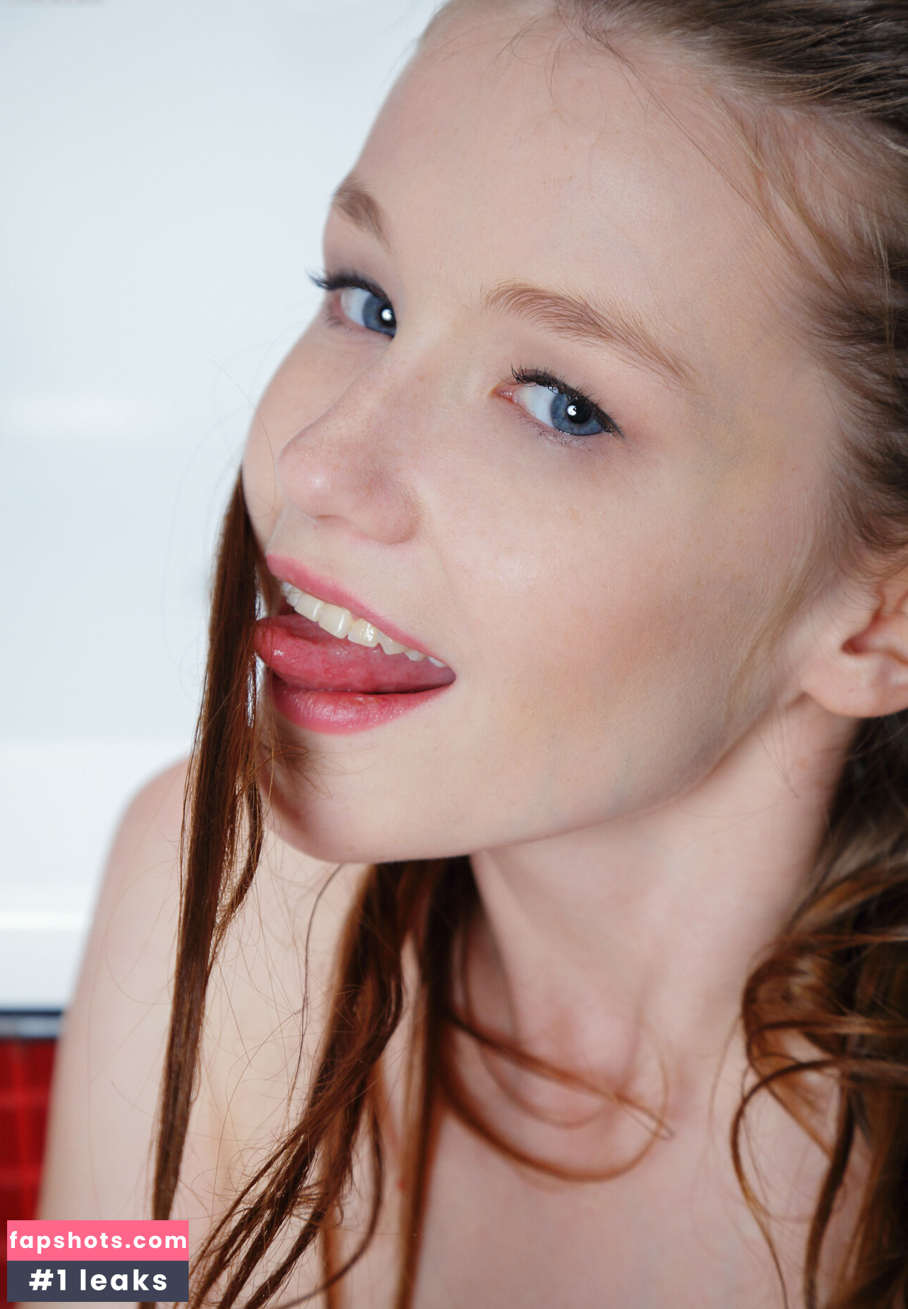 Emily Bloom gallery photo #259