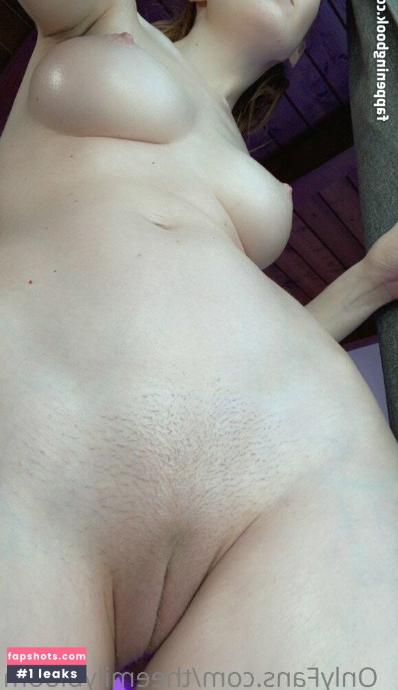 Emily Bloom gallery photo #608