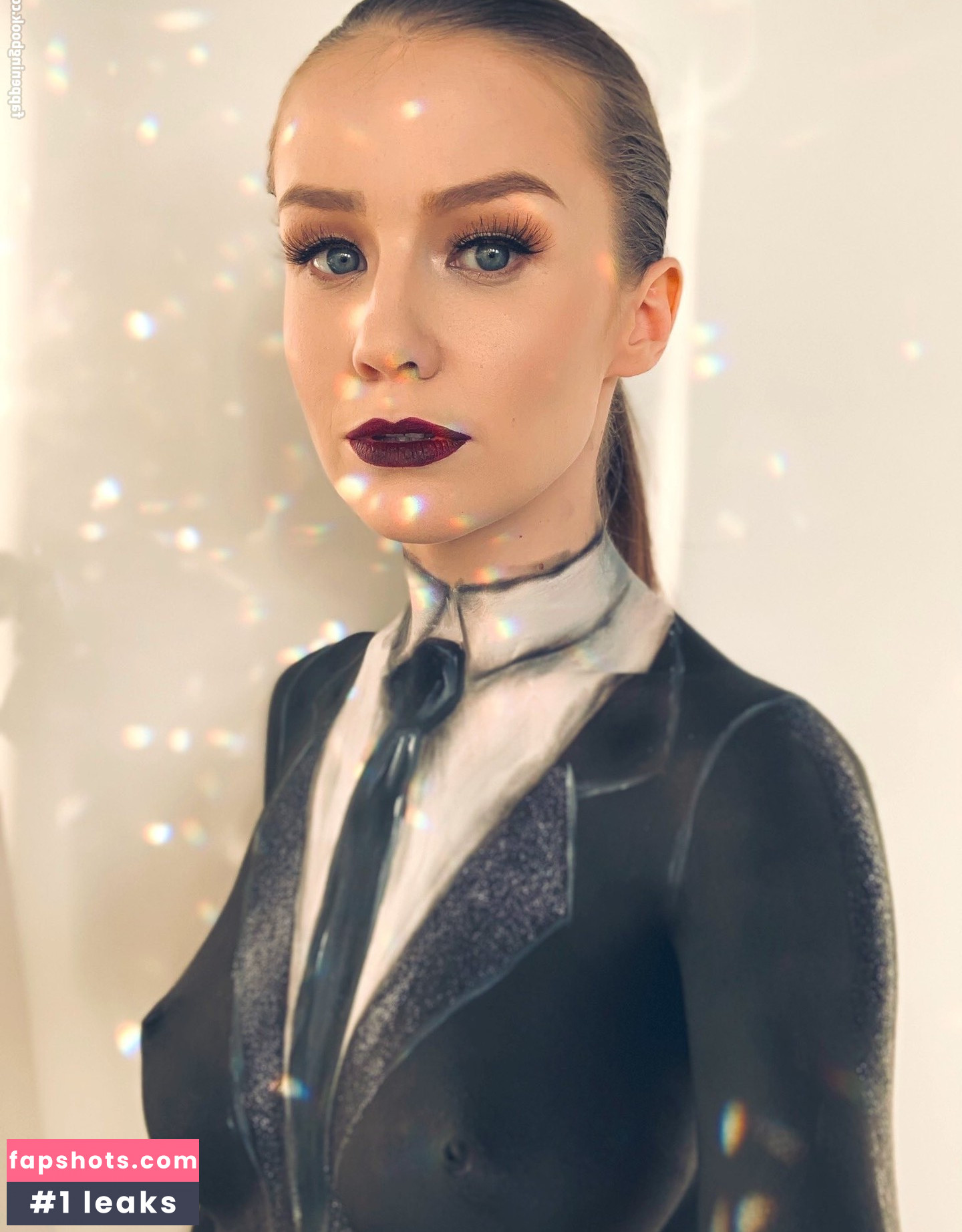 Emily Bloom gallery photo #639