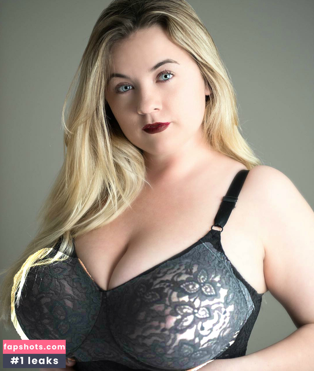 Emily Born gallery photo #9