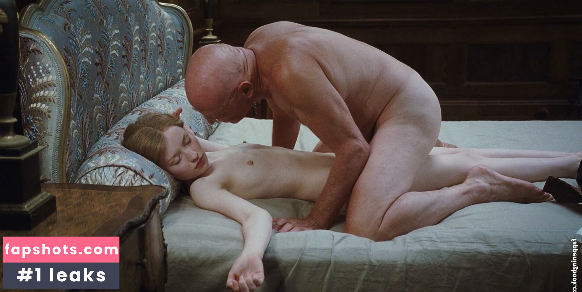 Emily Browning gallery photo #3