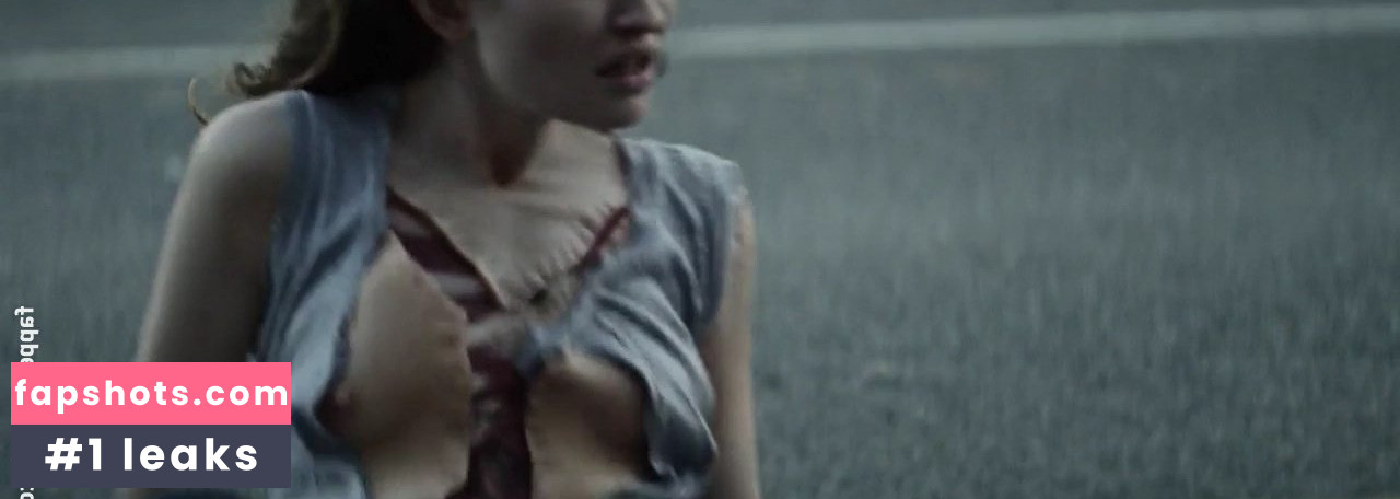 Emily Browning gallery photo #34