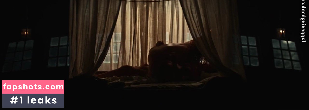 Emily Browning gallery photo #41