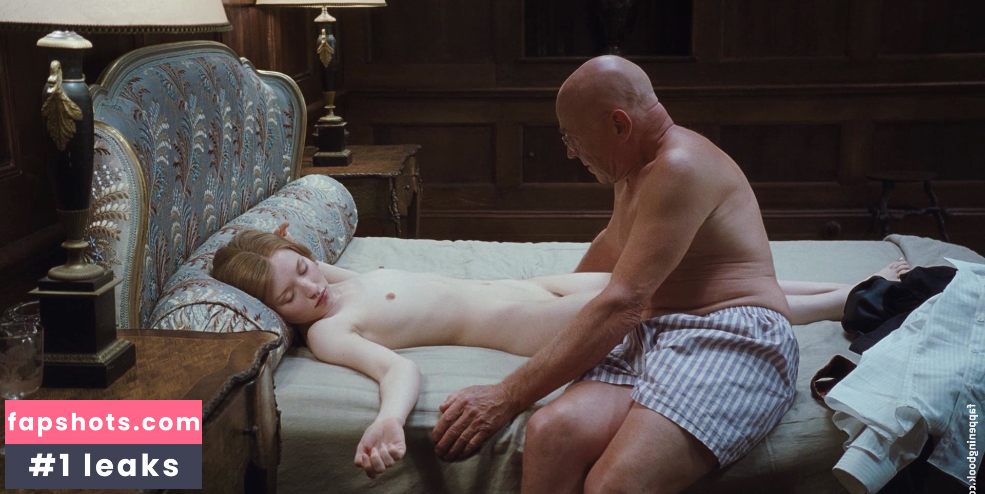 Emily Browning gallery photo #44