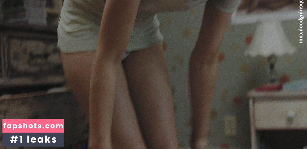 Emily Browning gallery photo #51