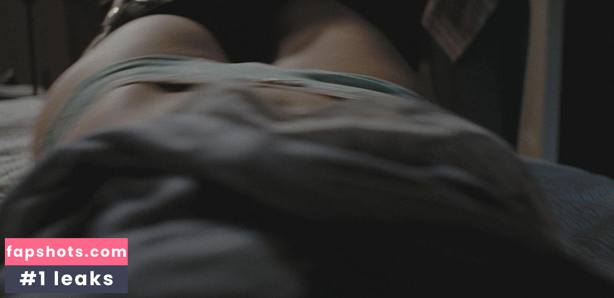 Emily Browning gallery photo #52