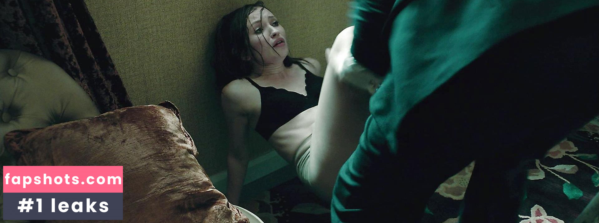 Emily Browning gallery photo #68