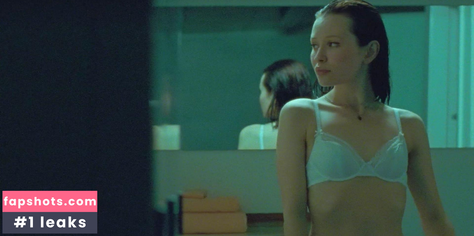 Emily Browning gallery photo #71