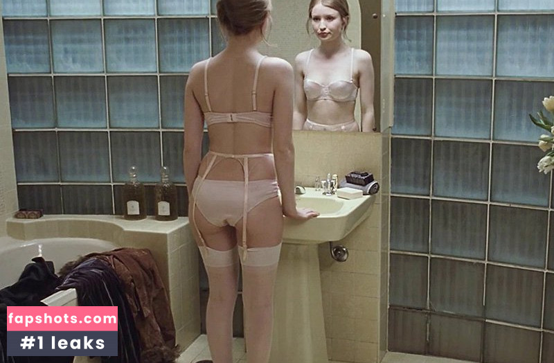 Emily Browning gallery photo #92