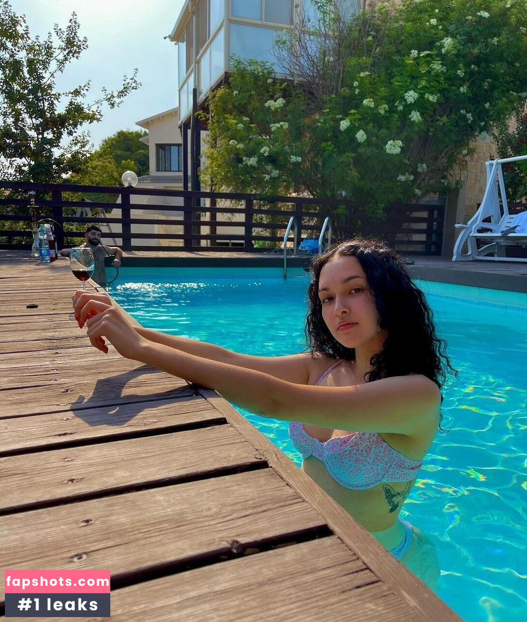 Emily_Cos gallery photo #2