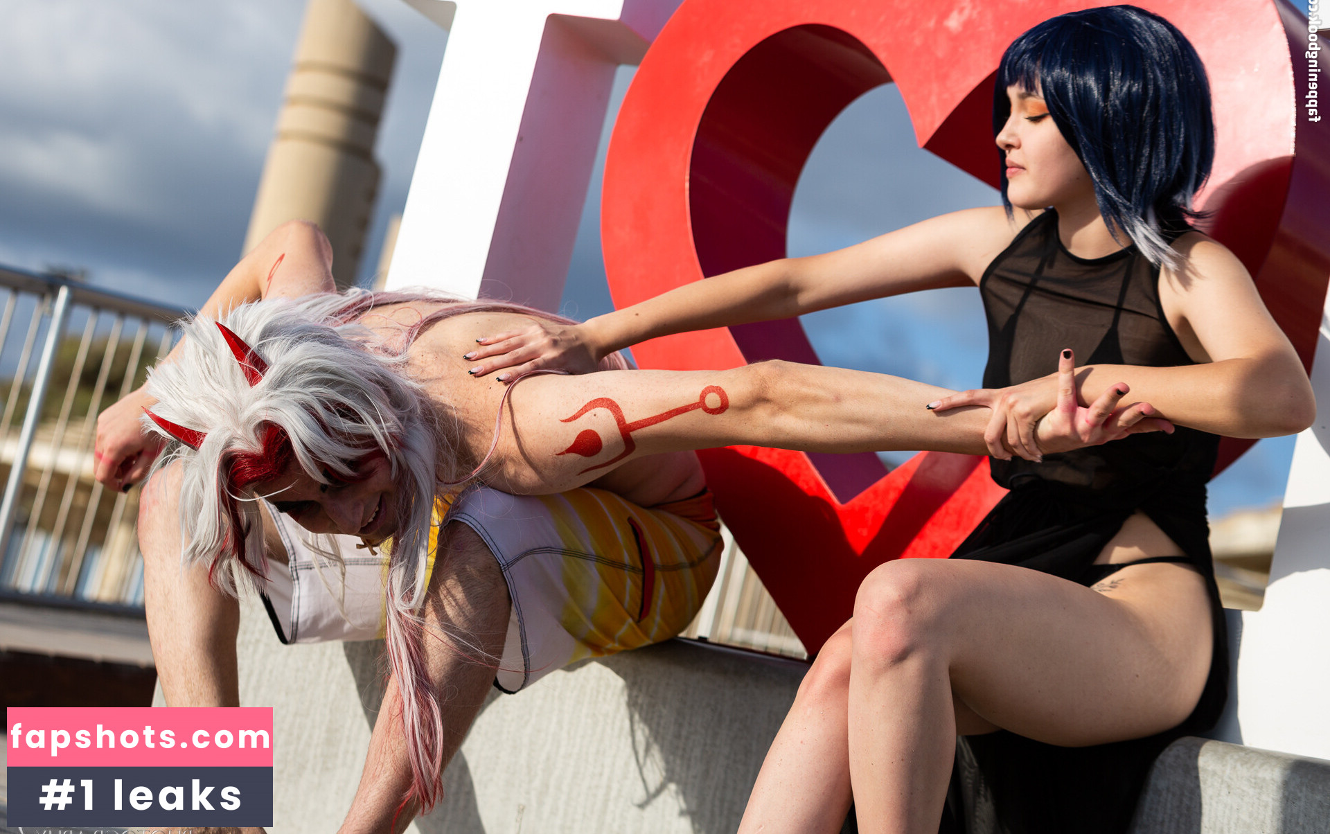 Emily_Cos gallery photo #10