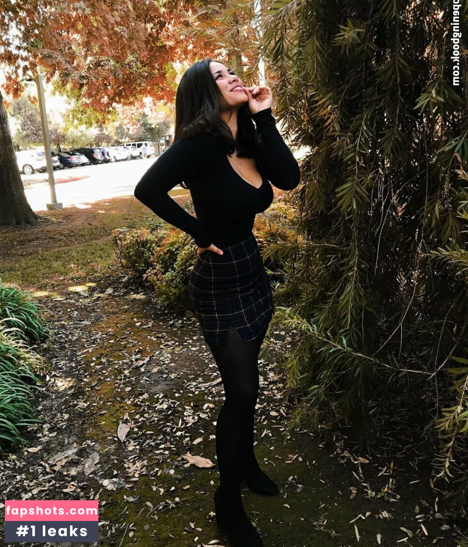 Emily Ellanah gallery photo #24