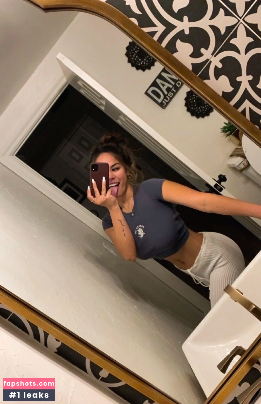 Emily Ellanah gallery photo #26