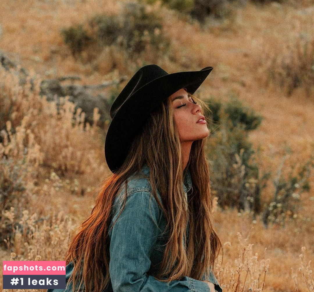 Emily Ellanah gallery photo #29