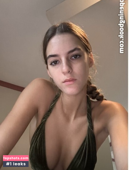 Emily Feld gallery photo #1077