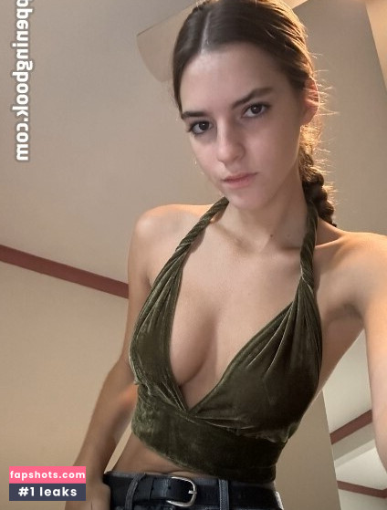 Emily Feld gallery photo #1080