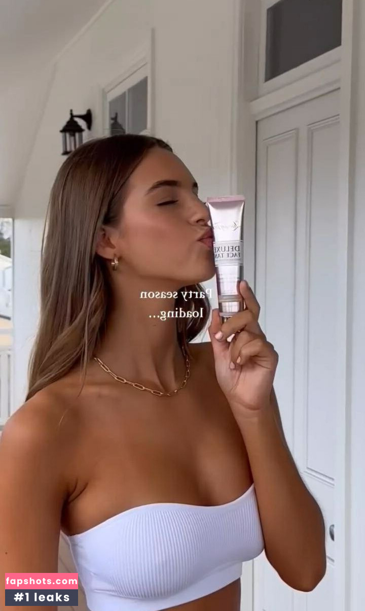 Emily Feld gallery photo #1100