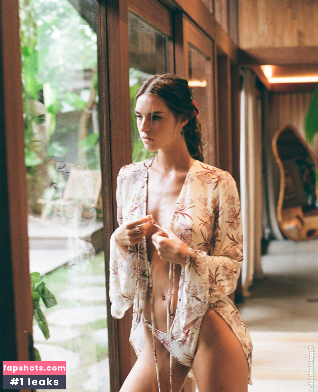 Emily Feld gallery photo #24