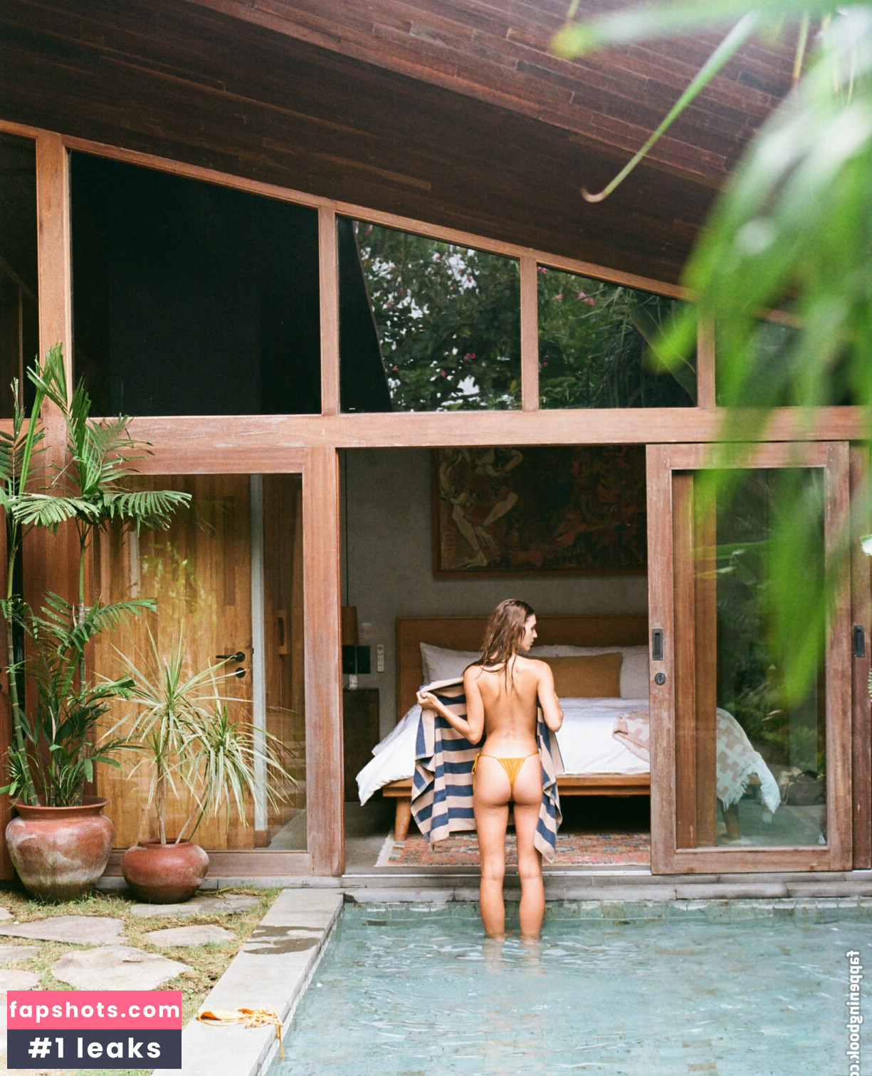 Emily Feld gallery photo #28