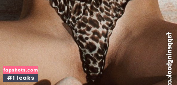 Emily Feld gallery photo #277