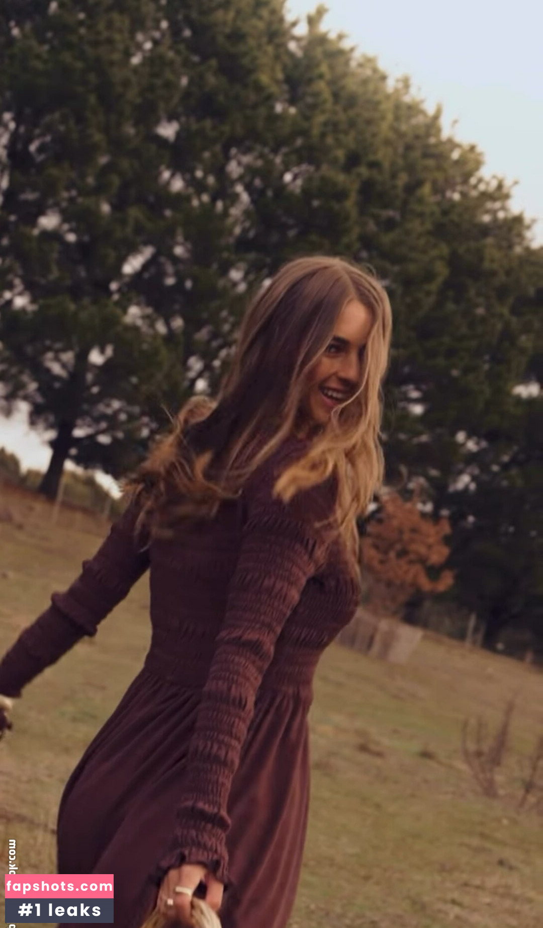 Emily Feld gallery photo #292