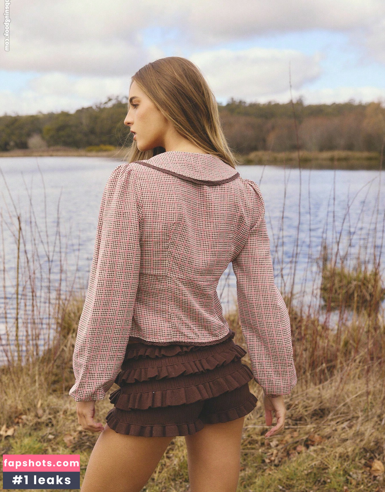 Emily Feld gallery photo #307