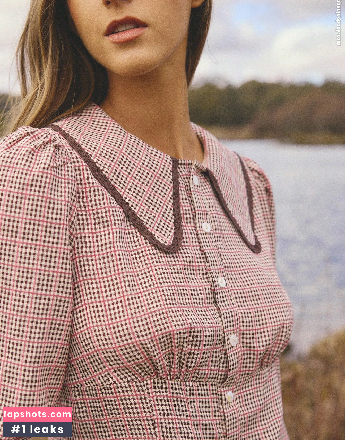 Emily Feld gallery photo #316