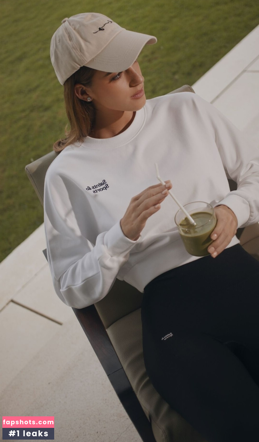 Emily Feld gallery photo #514