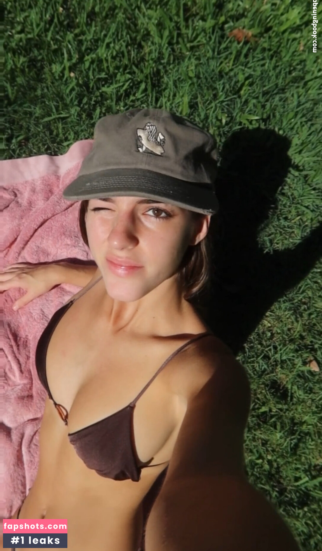 Emily Feld gallery photo #530