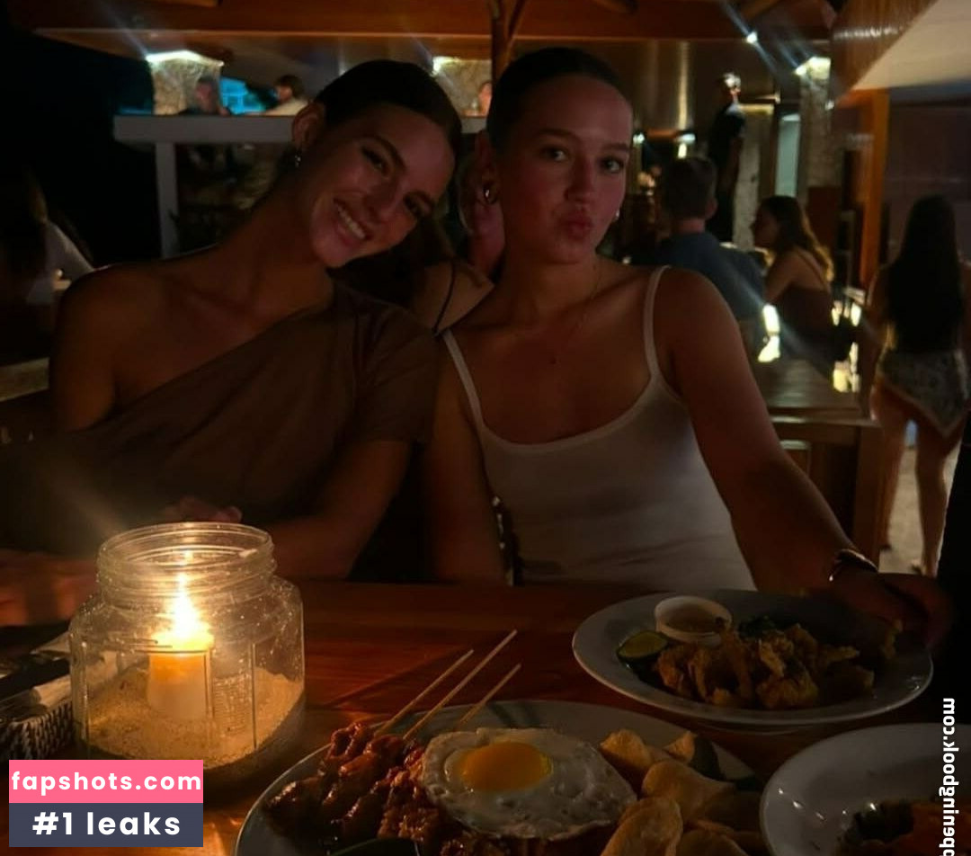 Emily Feld gallery photo #567