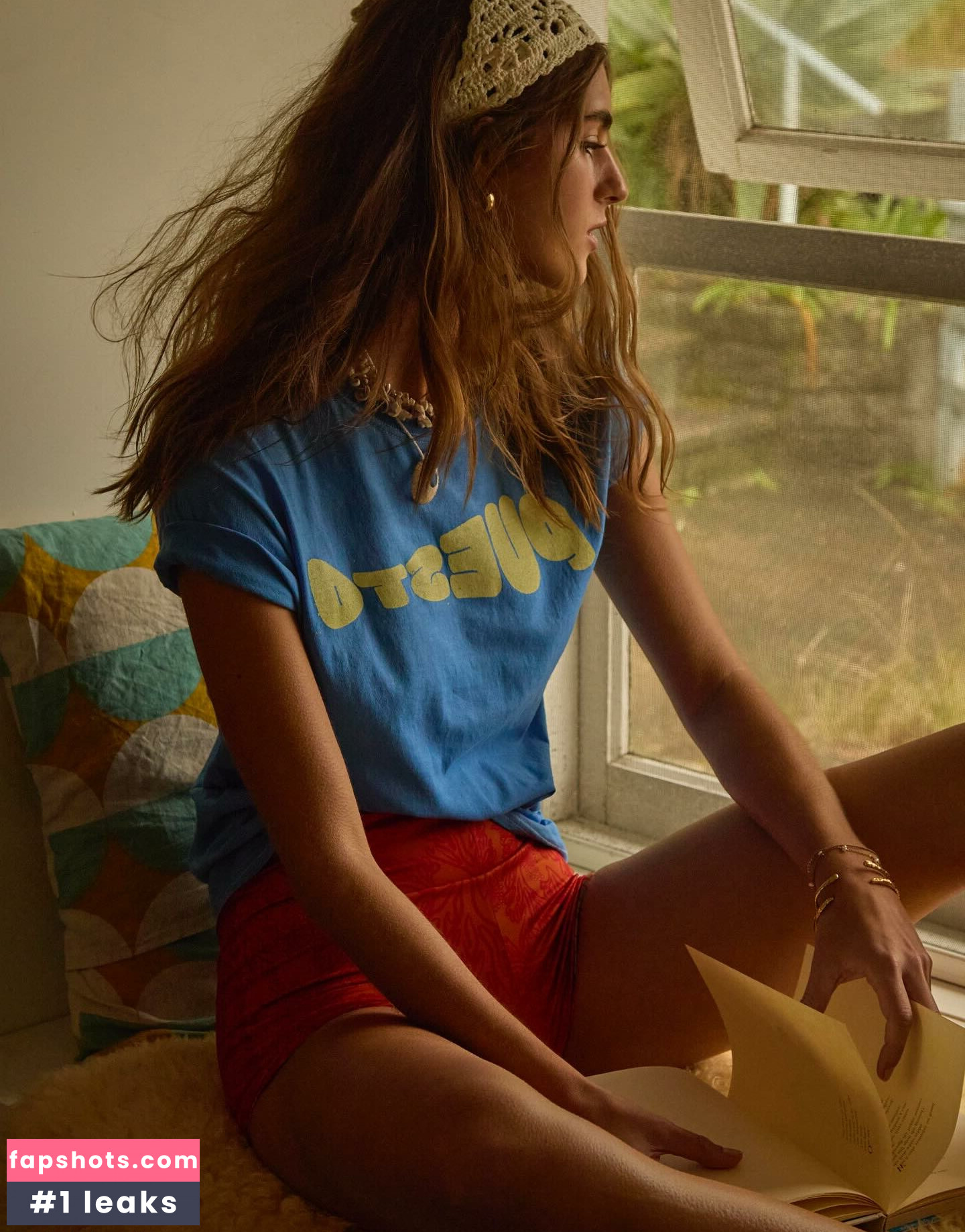 Emily Feld gallery photo #640