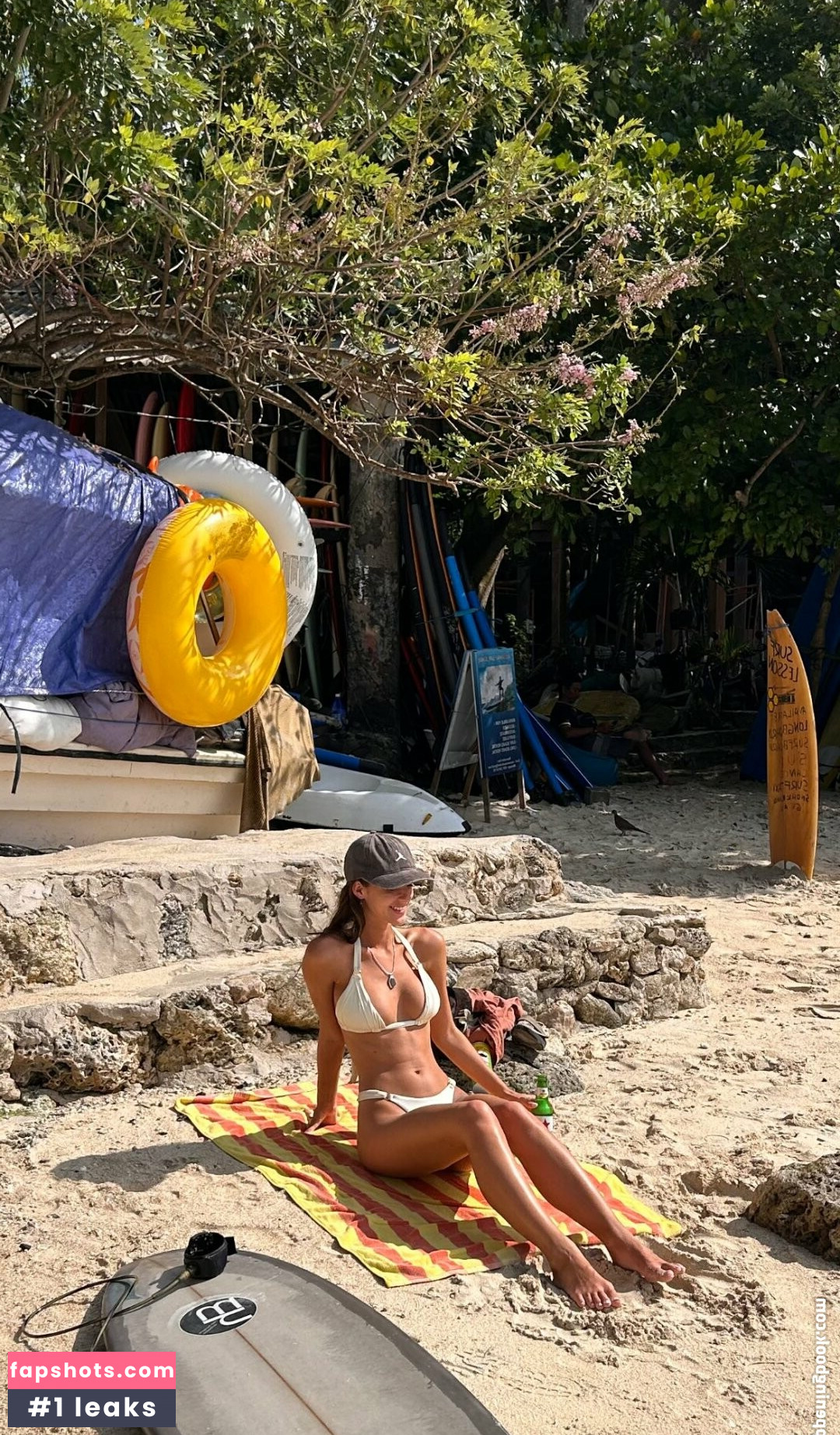 Emily Feld gallery photo #750