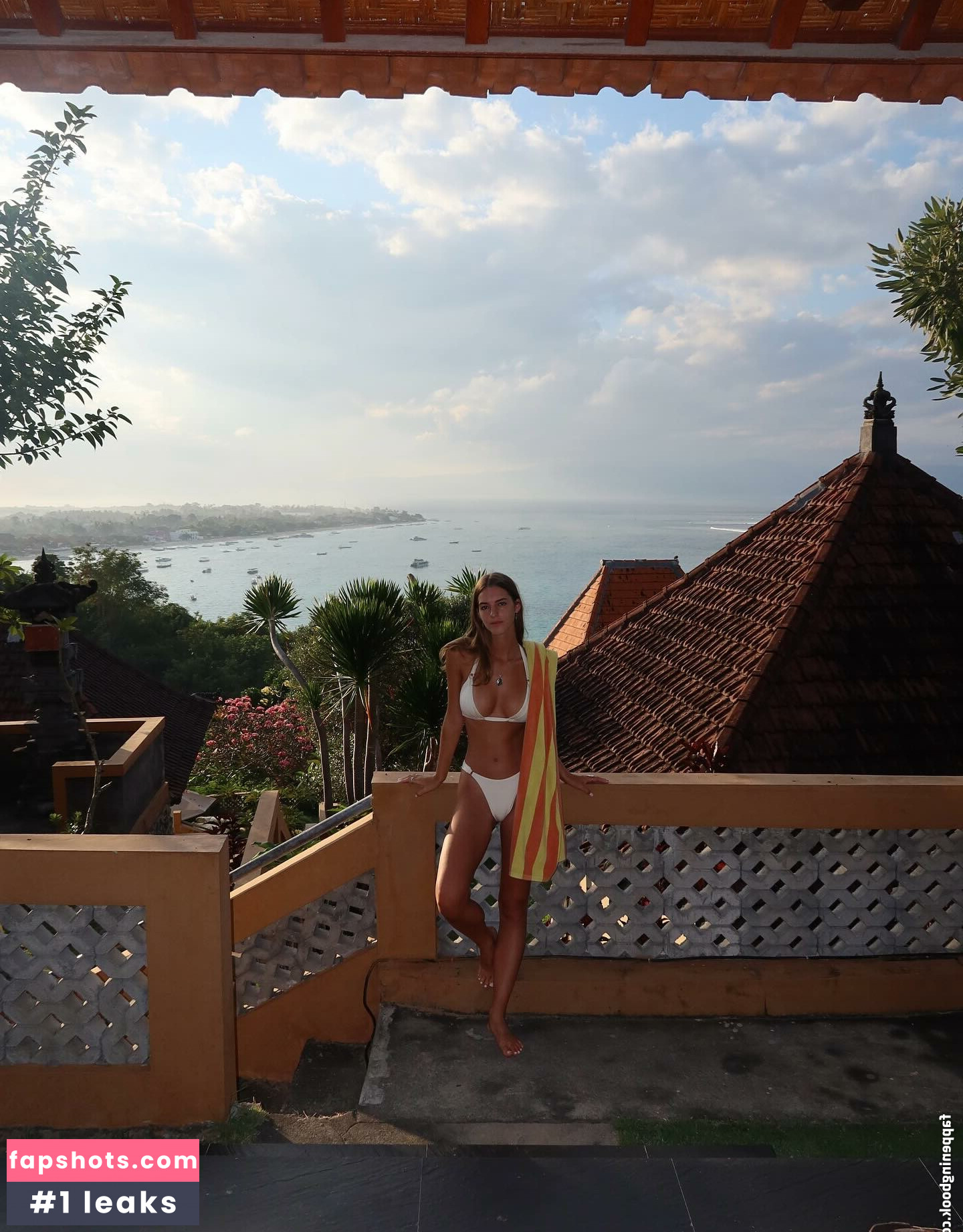 Emily Feld gallery photo #758