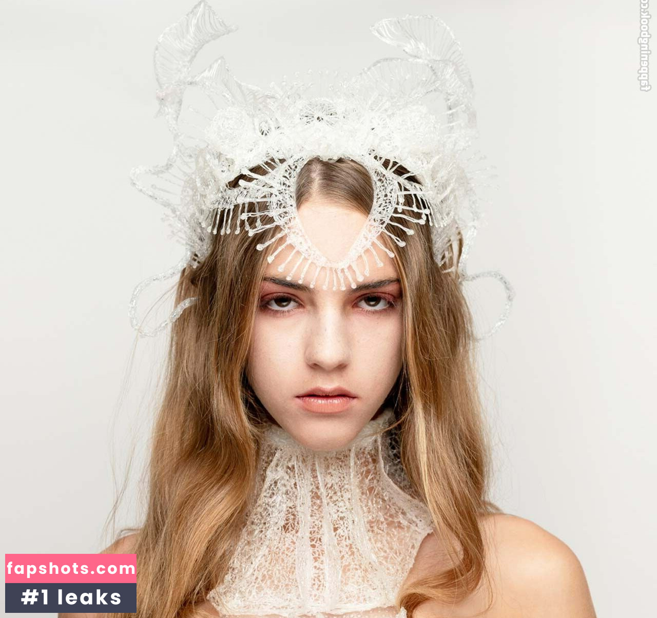 Emily Feld gallery photo #875