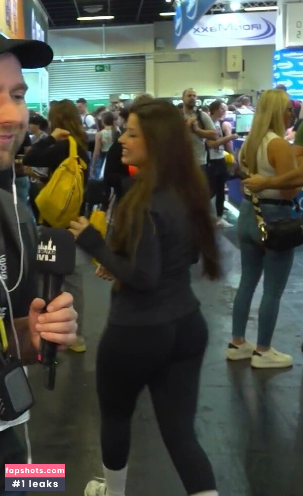 Emily Furz gallery photo #12