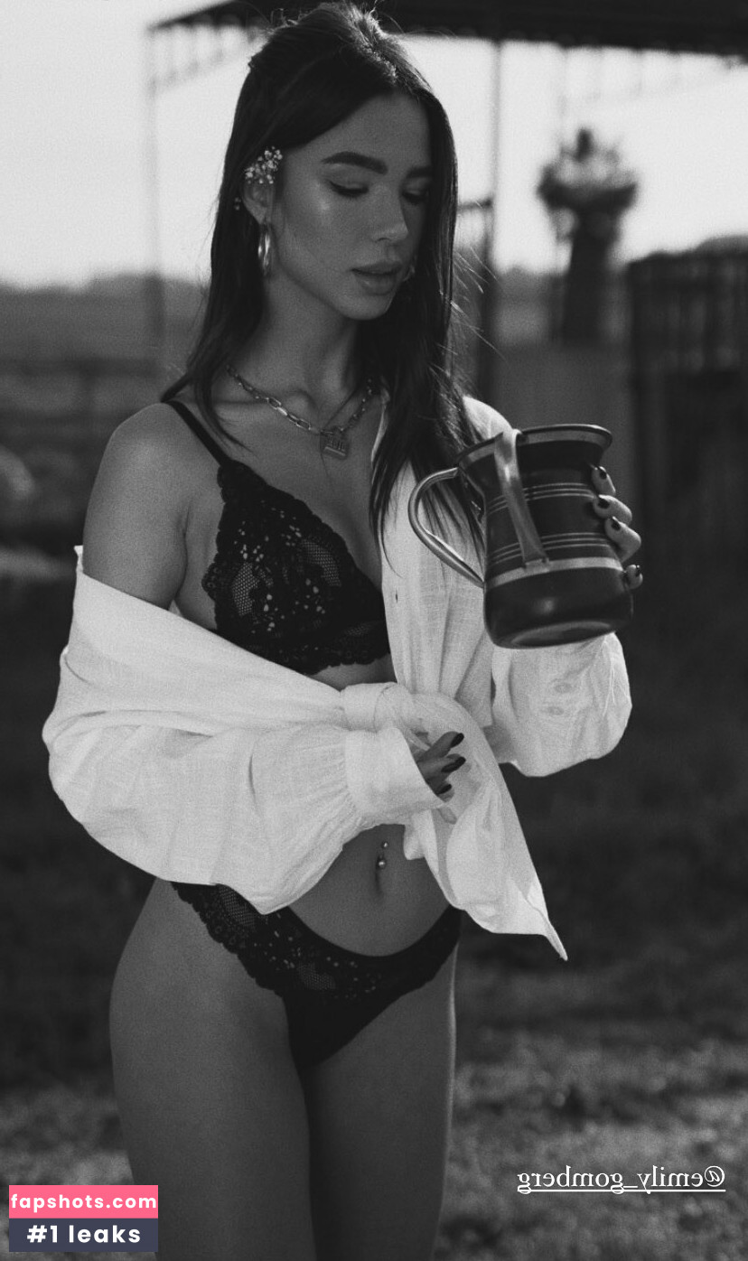 Emily Gomberg gallery photo #2