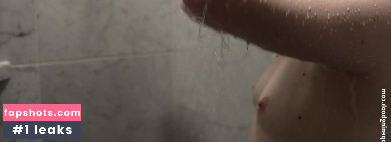 Emily Hampshire gallery photo #2