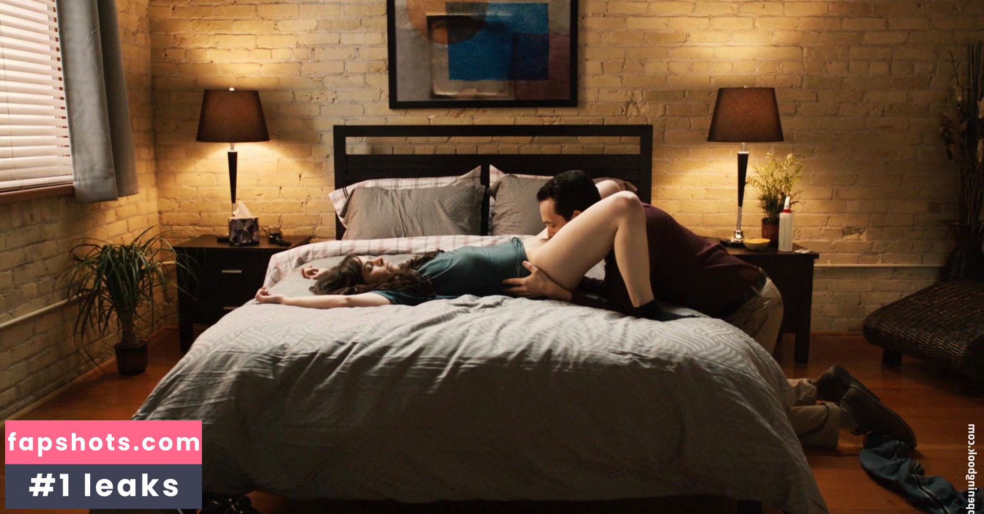 Emily Hampshire gallery photo #12