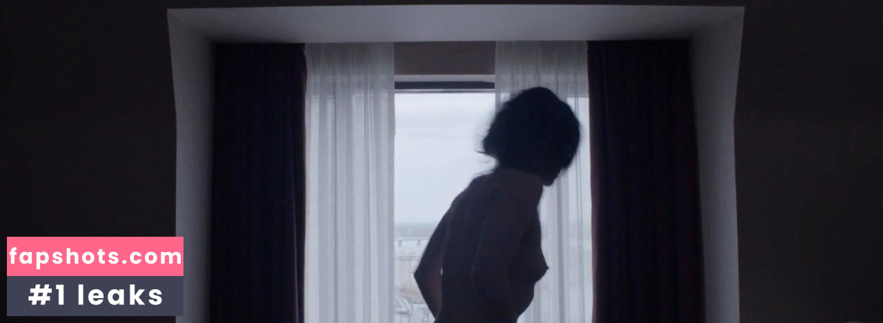 Emily Hampshire gallery photo #3