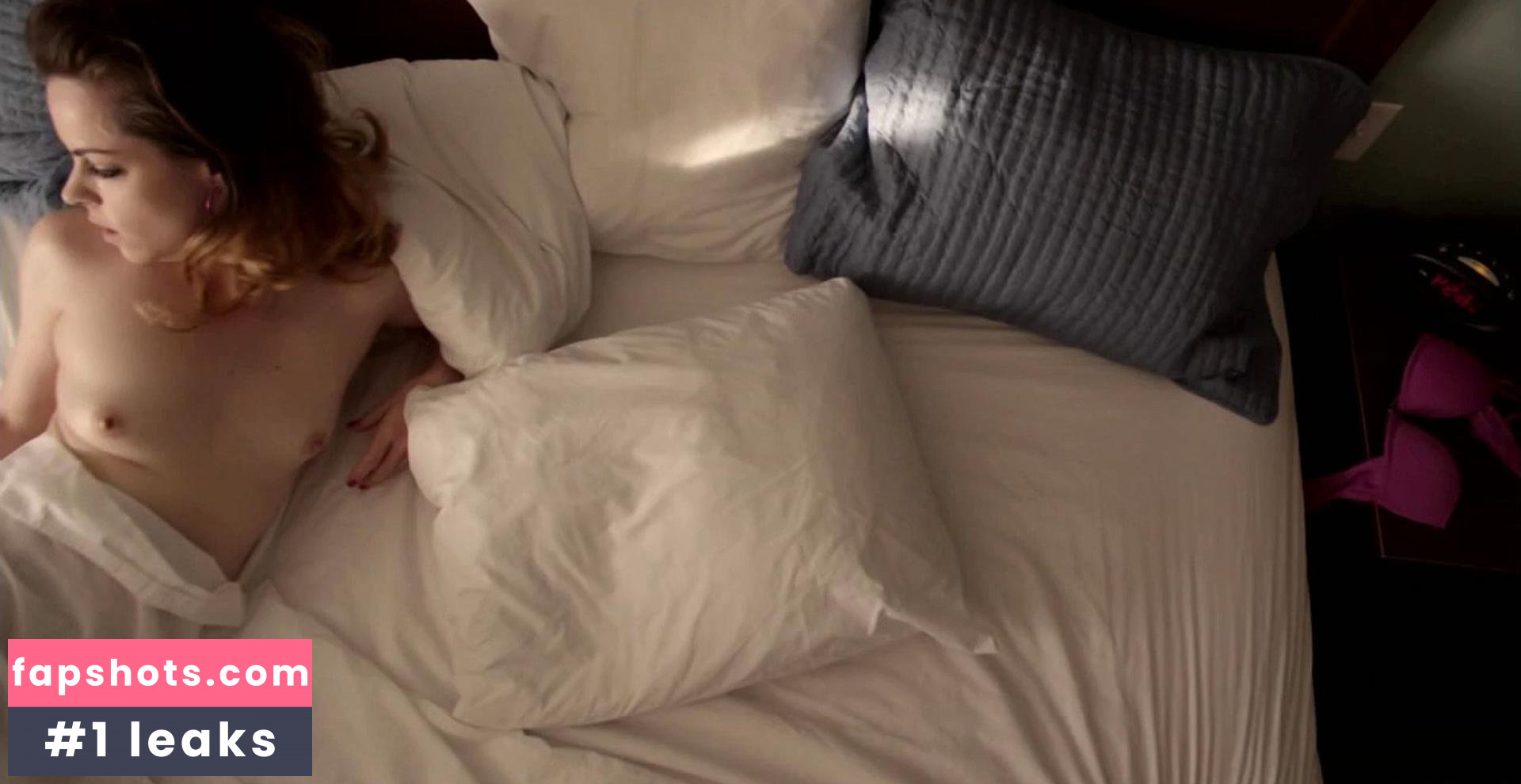 Emily Hampshire gallery photo #31