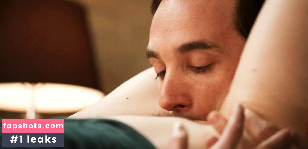 Emily Hampshire gallery photo #33