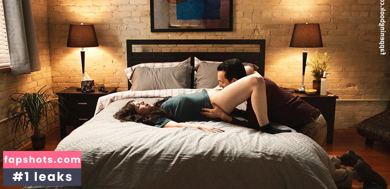 Emily Hampshire gallery photo #35